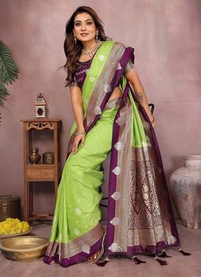 Parrot Green Color Zari Weaving Kalamkari Silk Saree 3