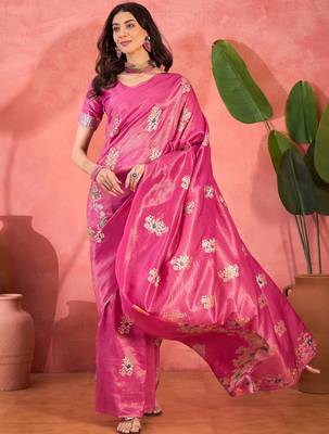 Pink silk blend jacquard saree with unstitched blouse piece 1