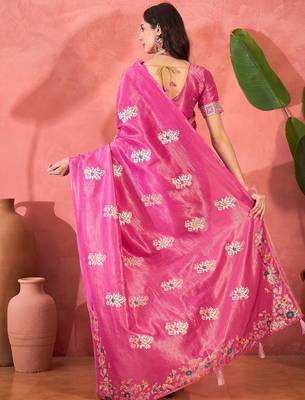Pink silk blend jacquard saree with unstitched blouse piece 3