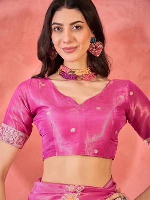Pink silk blend jacquard saree with unstitched blouse piece 4