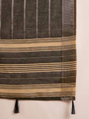 Black organza jacquard saree with unstitched blouse piece 5
