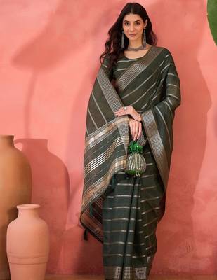 Green organza jacquard saree with unstitched blouse piece 2