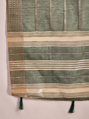 Green organza jacquard saree with unstitched blouse piece 5
