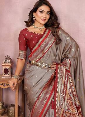 Grey Color Zari Weaving Handloom Kalamkari Silk Saree 1