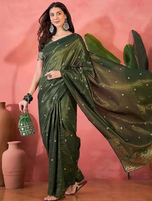 Green silk blend jacquard saree with unstitched blouse piece 2