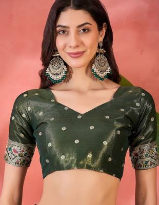 Green silk blend jacquard saree with unstitched blouse piece 4