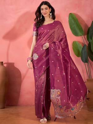 Pink silk blend jacquard saree with unstitched blouse piece 1