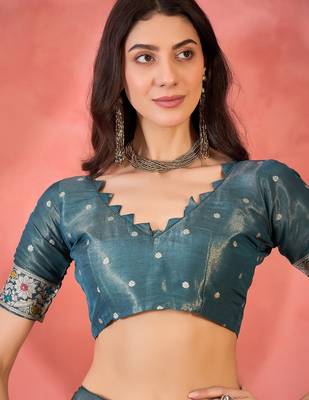 Blue silk blend jacquard saree with unstitched blouse piece 4