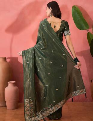 Green silk blend jacquard saree with unstitched blouse piece 3