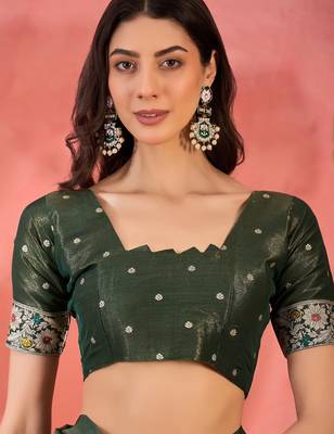 Green silk blend jacquard saree with unstitched blouse piece 4