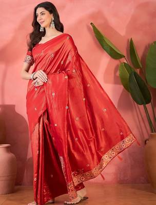 Red silk blend jacquard saree with unstitched blouse piece 2