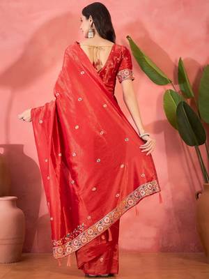 Red silk blend jacquard saree with unstitched blouse piece 3