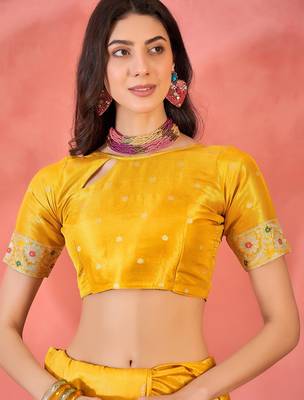 Yellow silk blend jacquard saree with unstitched blouse piece 4