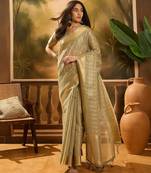 Pista organza jacquard saree with unstitched blouse piece