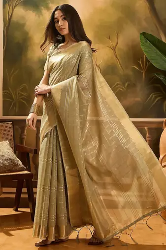 Pista organza jacquard saree with unstitched blouse piece