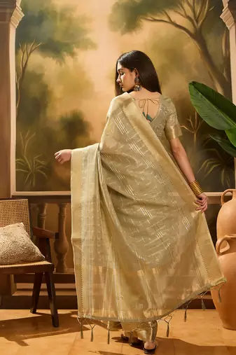 Pista organza jacquard saree with unstitched blouse piece