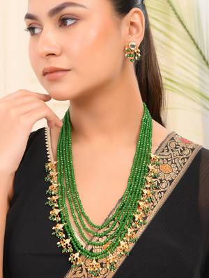 green beaded gold-plated bridal jewellery set with pearls 1