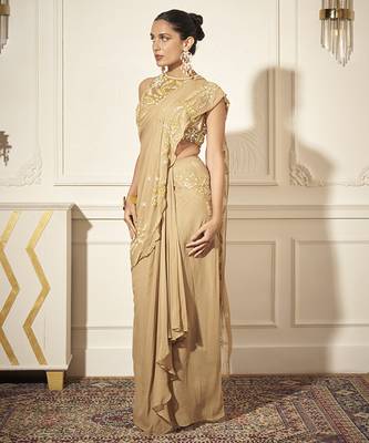 Gold georgette embroidered saree with blouse 2