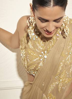 Gold georgette embroidered saree with blouse 3