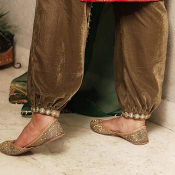 Fuschia pink embroidered velvet kurta set with velvet harem pants & dupatta 4
