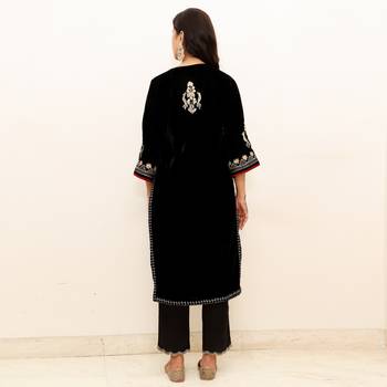 Black embroidered velvet kurta set with mashru silk pants 3