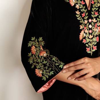 Black embroidered velvet kurta set with salwar and organza dupatta 3