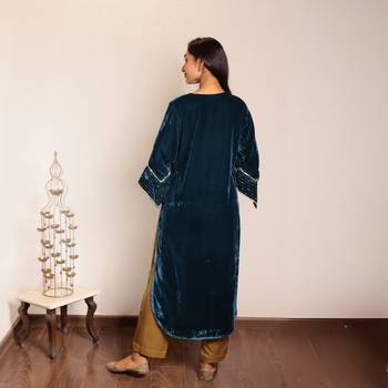 Teal hand embroidered kurta with mashru silk pants 2
