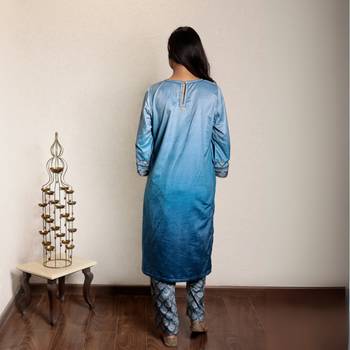 Blue ombre embroidered micro velvet kurta with printed velvet pant 2