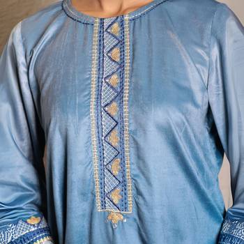 Blue ombre embroidered micro velvet kurta with printed velvet pant 3