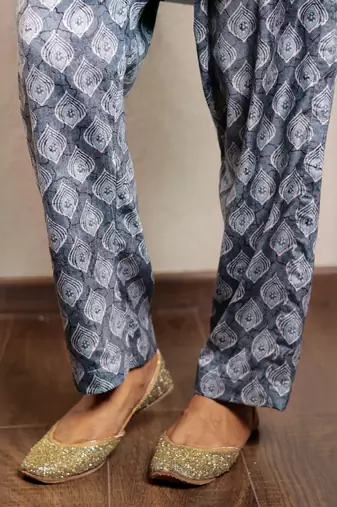 Blue ombre embroidered micro velvet kurta with printed velvet pant