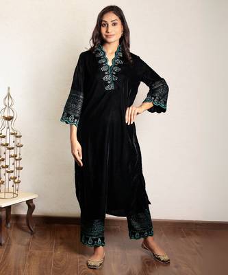 Black embroidered velvet set with pants 1