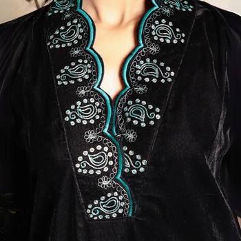 Black embroidered velvet set with pants 3