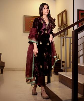Wine embroidered velvet kurta with velvet pants and organza dupatta 1