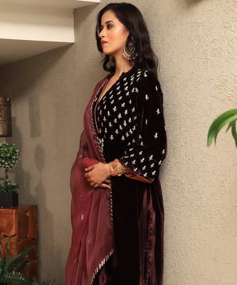Wine embroidered silk velvet kurta set with mashru silk pants & organza dupatta 3