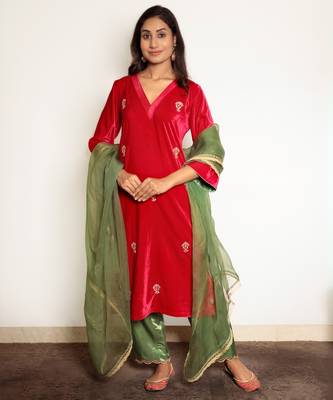 Fuschia pink hand embroidered velvet kurta with mashru silk pants and green dupatta 1