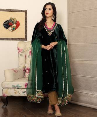 Green embroidered velvet kurta set with mashru silk pants & organza dupatta 1