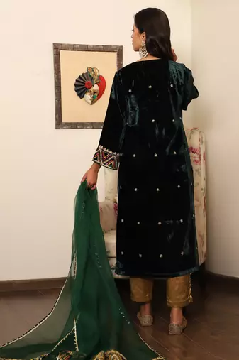 Green embroidered velvet kurta set with mashru silk pants & organza dupatta