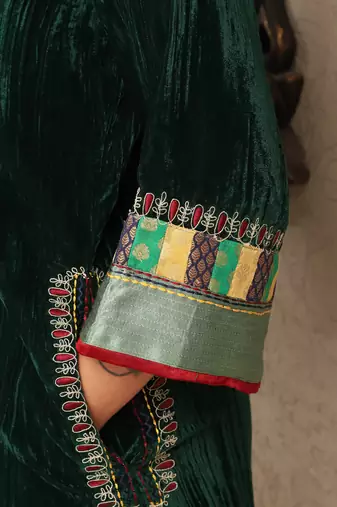 Green embroidered crushed velvet embroidered & brocade applique kurta set with mashru silk pants