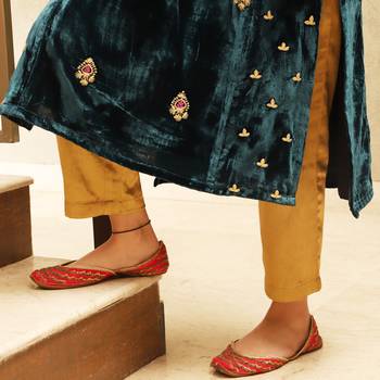 Teal embroidered velvet kurta set with mashru silk pants & dupatta 4