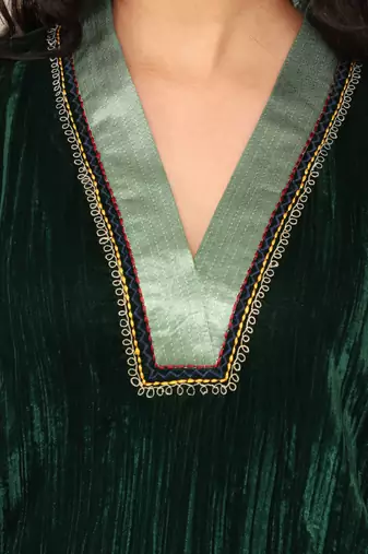 Green embroidered crushed velvet embroidered & brocade applique kurta set with mashru silk pants