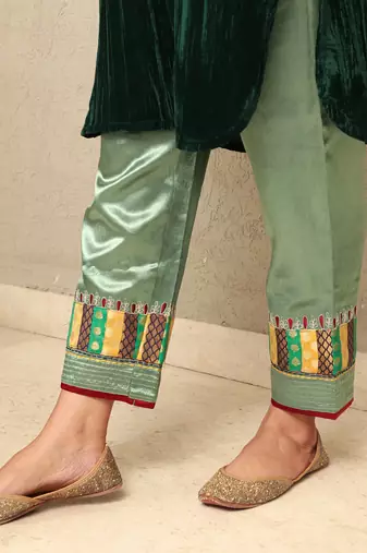 Green embroidered crushed velvet embroidered & brocade applique kurta set with mashru silk pants
