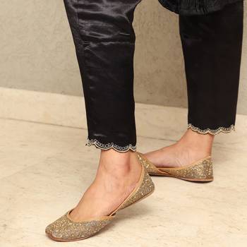Black embroidered crushed velvet kurta set with mashru silk pants 3