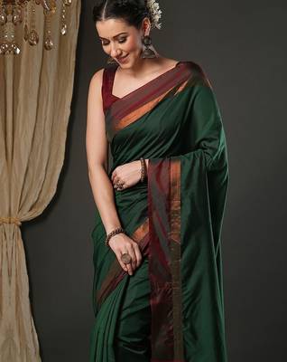 Green silk blend soft saree with contrast blouse 4
