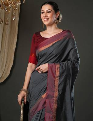 Grey silk blend soft saree with contrast blouse 4