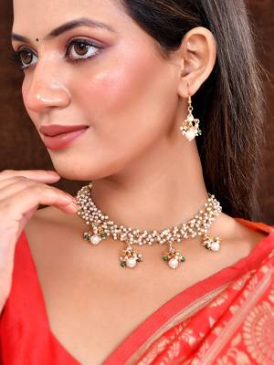 Gold tone perls jewellery set with earrings 1