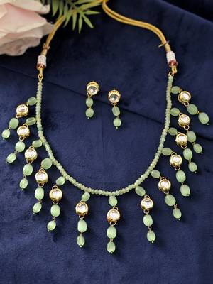 Green beaded kundan necklace set with earrings 2