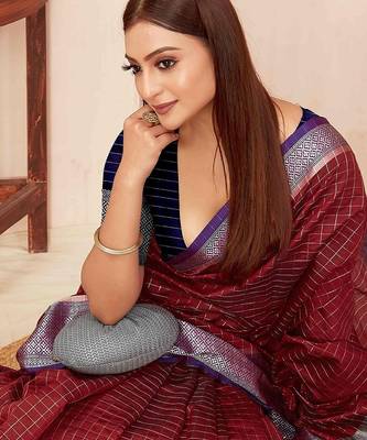 Maroon checks design silk blend saree with blouse piece 4