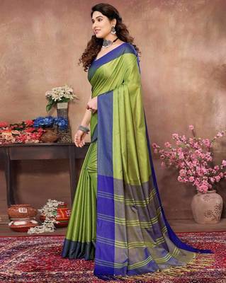 Green silk blend heavy border saree with contrast blouse 2
