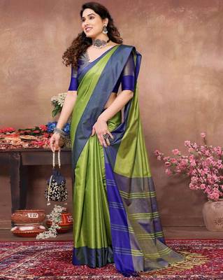 Green silk blend heavy border saree with contrast blouse 3