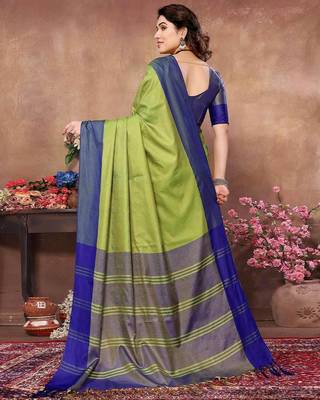 Green silk blend heavy border saree with contrast blouse 4